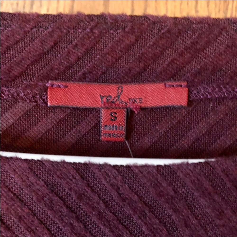 RED by BKE Buckle Maroon Ribbed Knit Sweater Size S NWT - Picture 4 of 8
